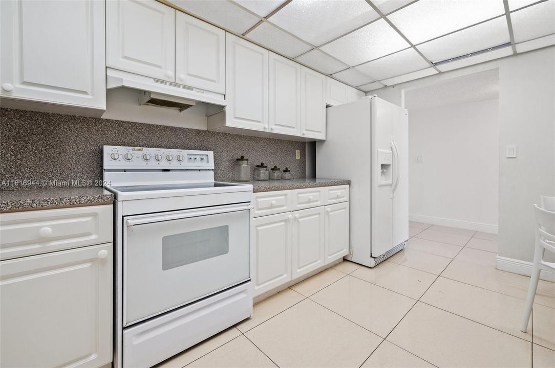 Active With Contract: $6,300 (3 beds, 3 baths, 2059 Square Feet)