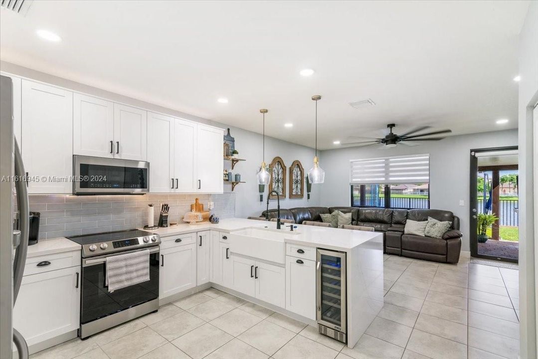 For Sale: $649,900 (4 beds, 2 baths, 2497 Square Feet)