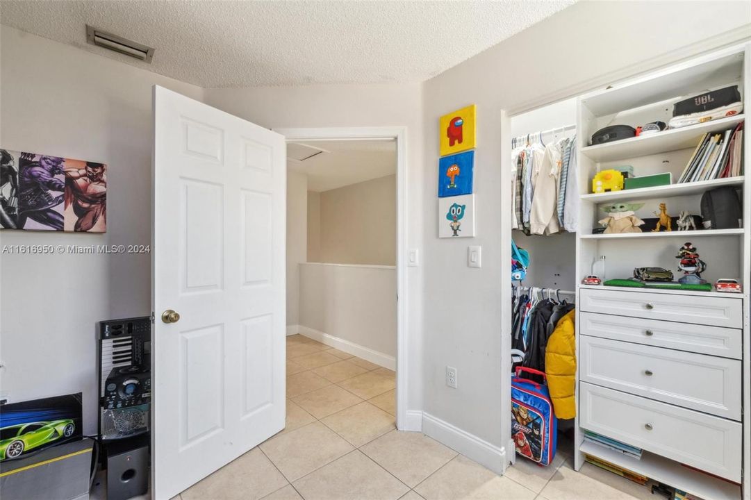 Recently Sold: $575,000 (3 beds, 2 baths, 1556 Square Feet)