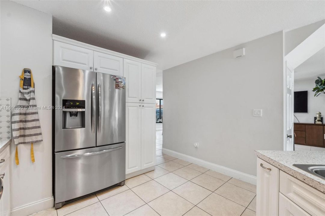 For Sale: $575,000 (3 beds, 2 baths, 1556 Square Feet)