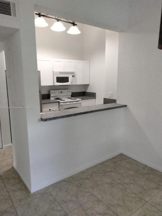For Rent: $2,100 (2 beds, 2 baths, 981 Square Feet)