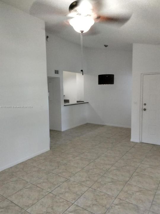 For Rent: $2,100 (2 beds, 2 baths, 981 Square Feet)