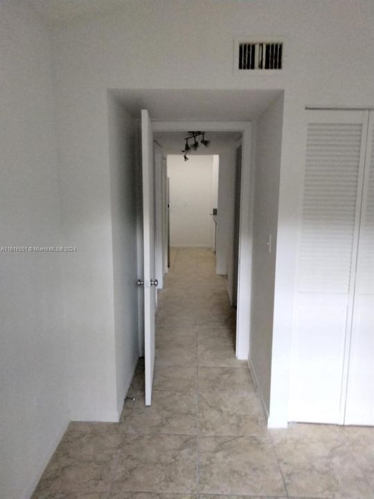 For Rent: $2,100 (2 beds, 2 baths, 981 Square Feet)