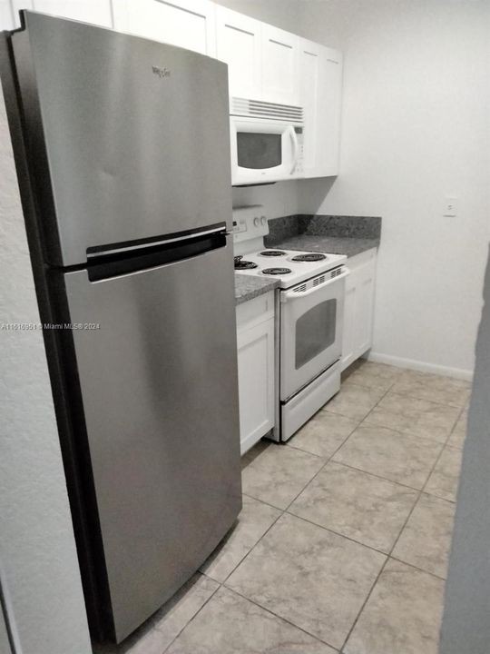 For Rent: $2,100 (2 beds, 2 baths, 981 Square Feet)