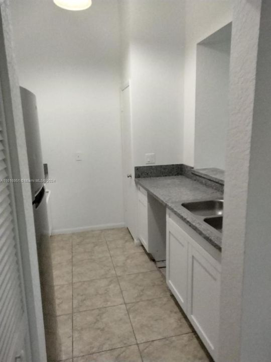 For Rent: $2,100 (2 beds, 2 baths, 981 Square Feet)