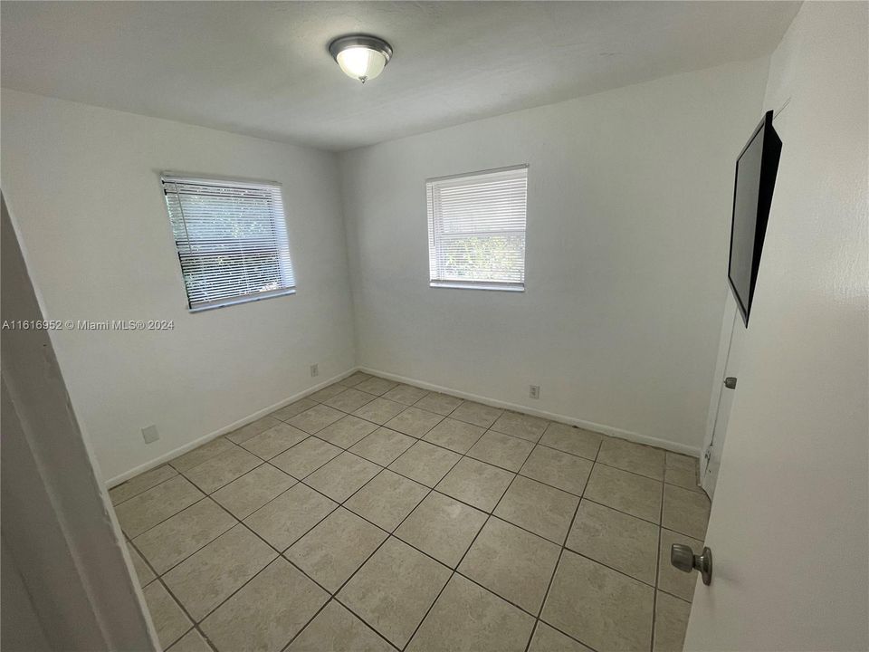 For Rent: $1,400 (2 beds, 1 baths, 2575 Square Feet)