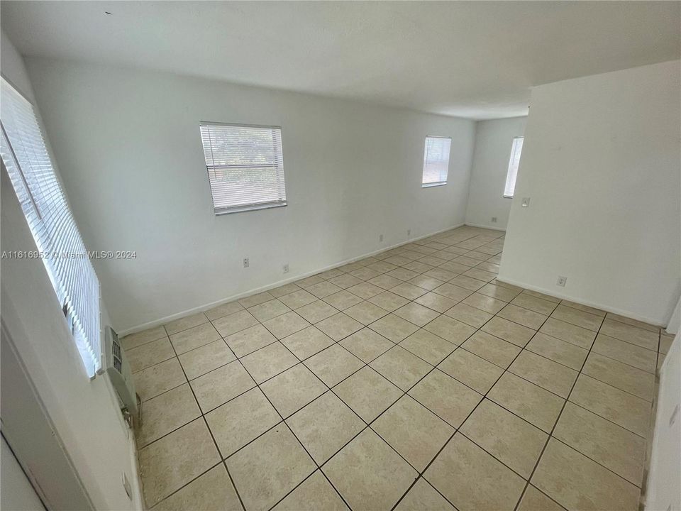 For Rent: $1,400 (2 beds, 1 baths, 2575 Square Feet)