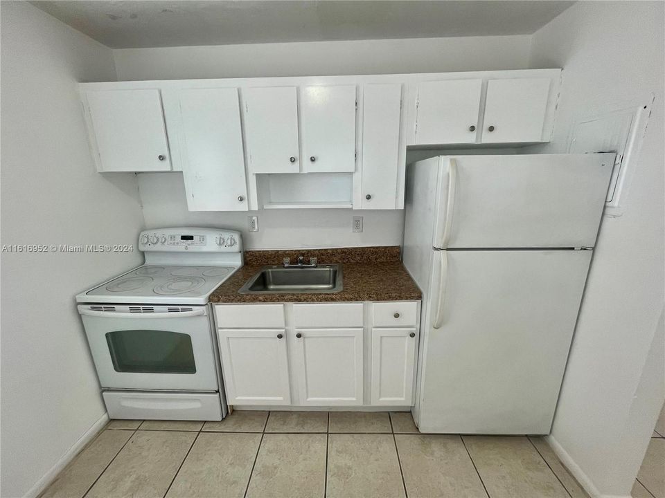 For Rent: $1,400 (2 beds, 1 baths, 2575 Square Feet)