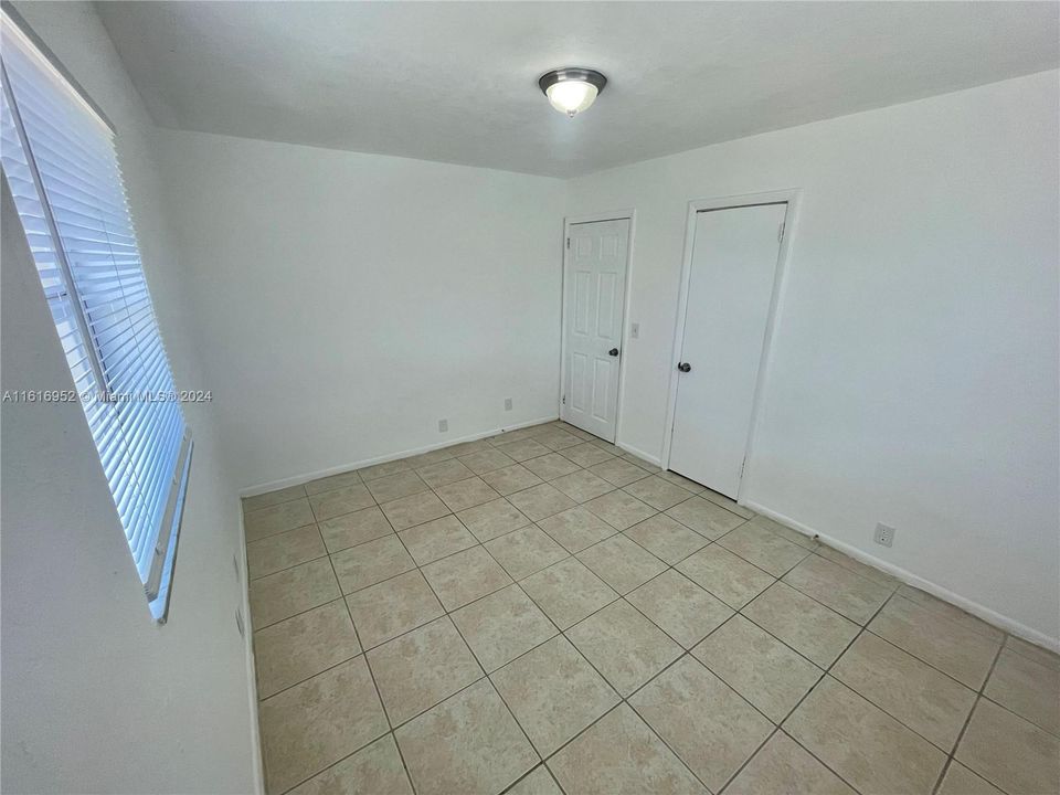 For Rent: $1,400 (2 beds, 1 baths, 2575 Square Feet)