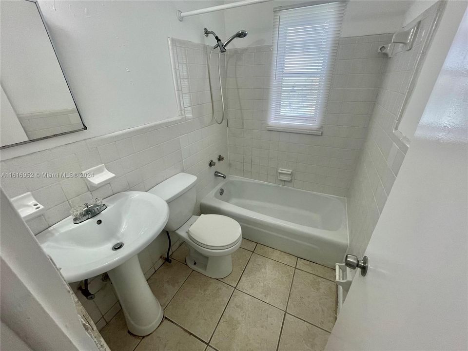 For Rent: $1,400 (2 beds, 1 baths, 2575 Square Feet)