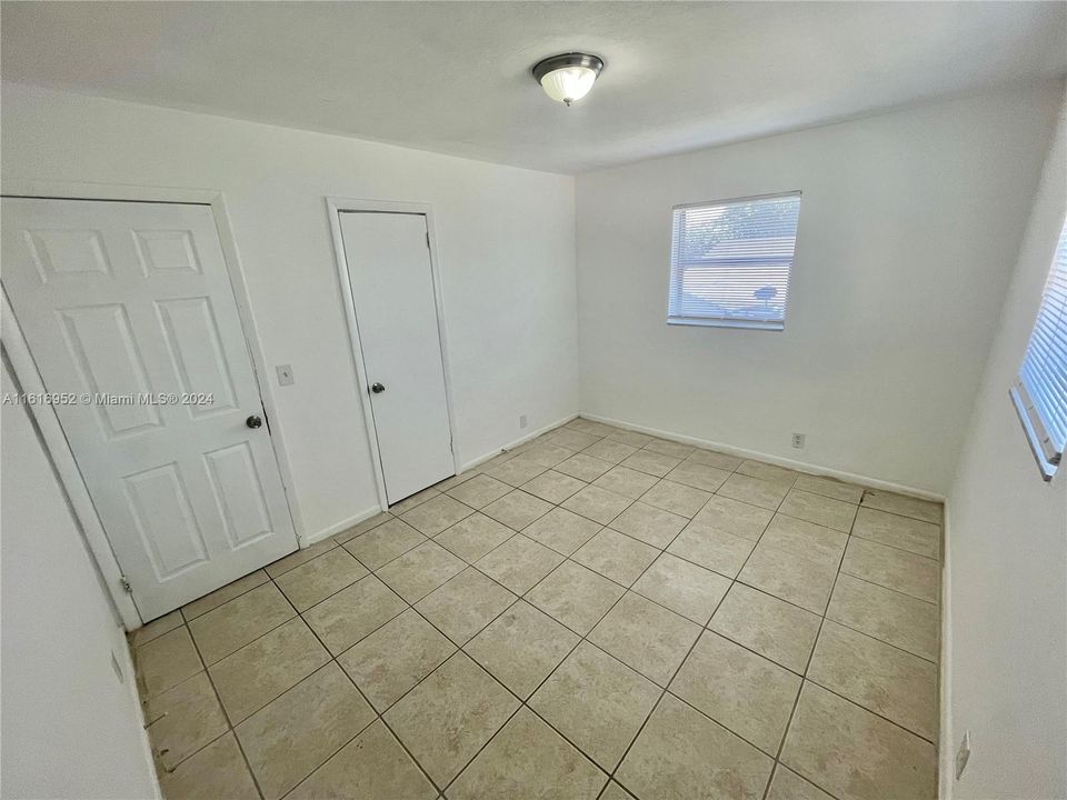 For Rent: $1,400 (2 beds, 1 baths, 2575 Square Feet)