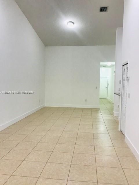For Rent: $2,300 (2 beds, 2 baths, 1057 Square Feet)