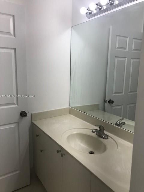 For Rent: $2,300 (2 beds, 2 baths, 1057 Square Feet)
