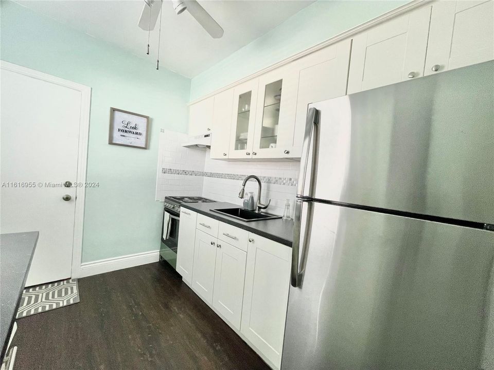 Fully equiped Kitchen with separate back door access to Parking lot stair case.