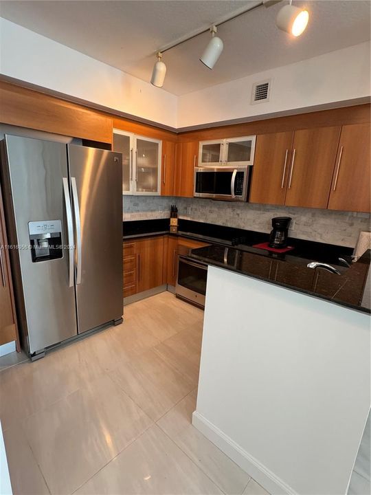 For Rent: $3,700 (2 beds, 2 baths, 1105 Square Feet)