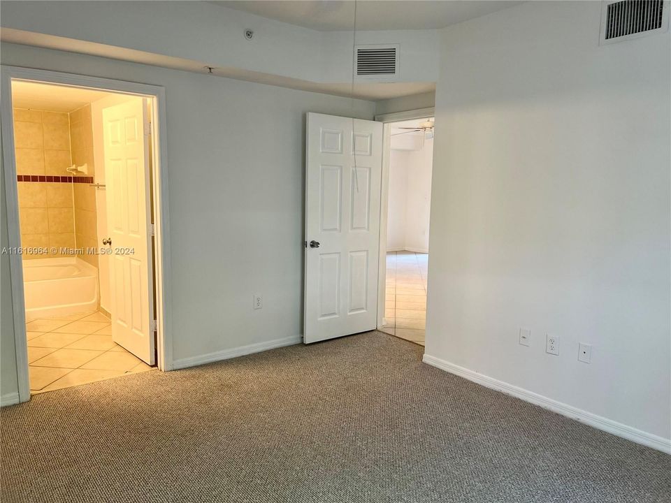 For Rent: $2,250 (2 beds, 2 baths, 1058 Square Feet)