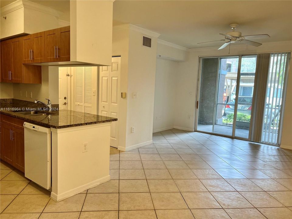 For Rent: $2,250 (2 beds, 2 baths, 1058 Square Feet)