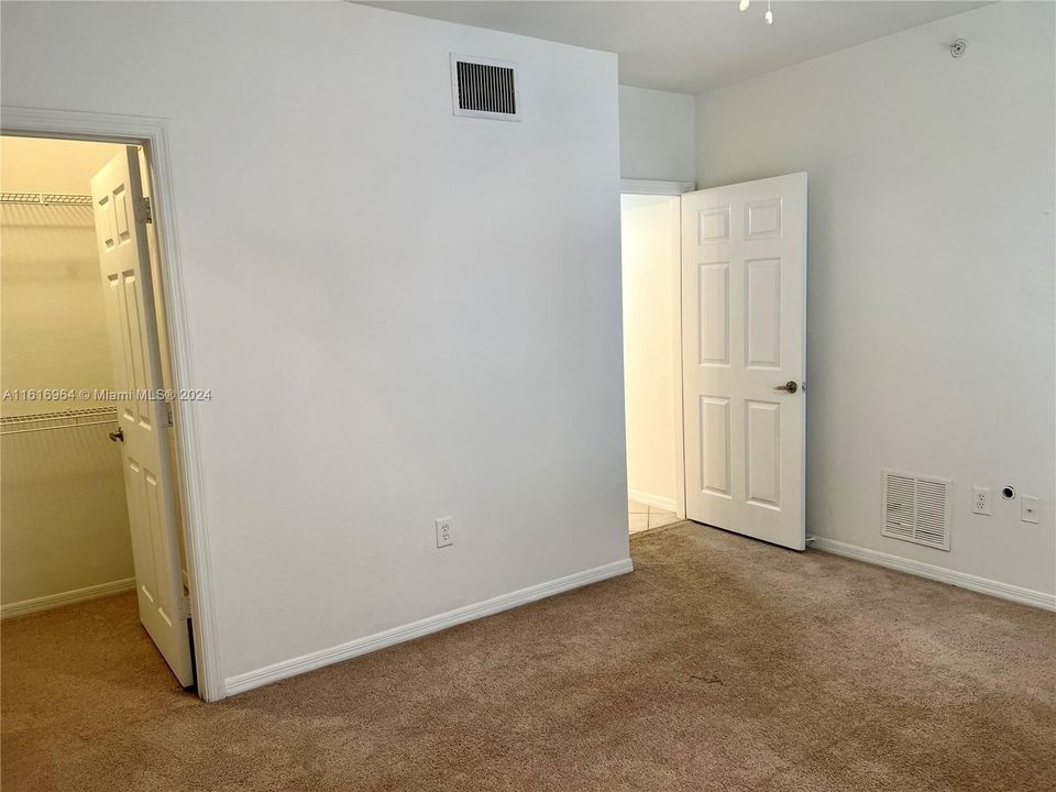 For Rent: $2,250 (2 beds, 2 baths, 1058 Square Feet)