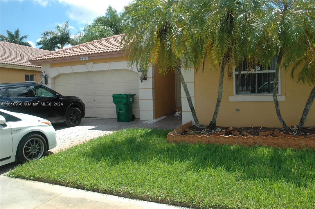 Active With Contract: $619,900 (3 beds, 2 baths, 1760 Square Feet)