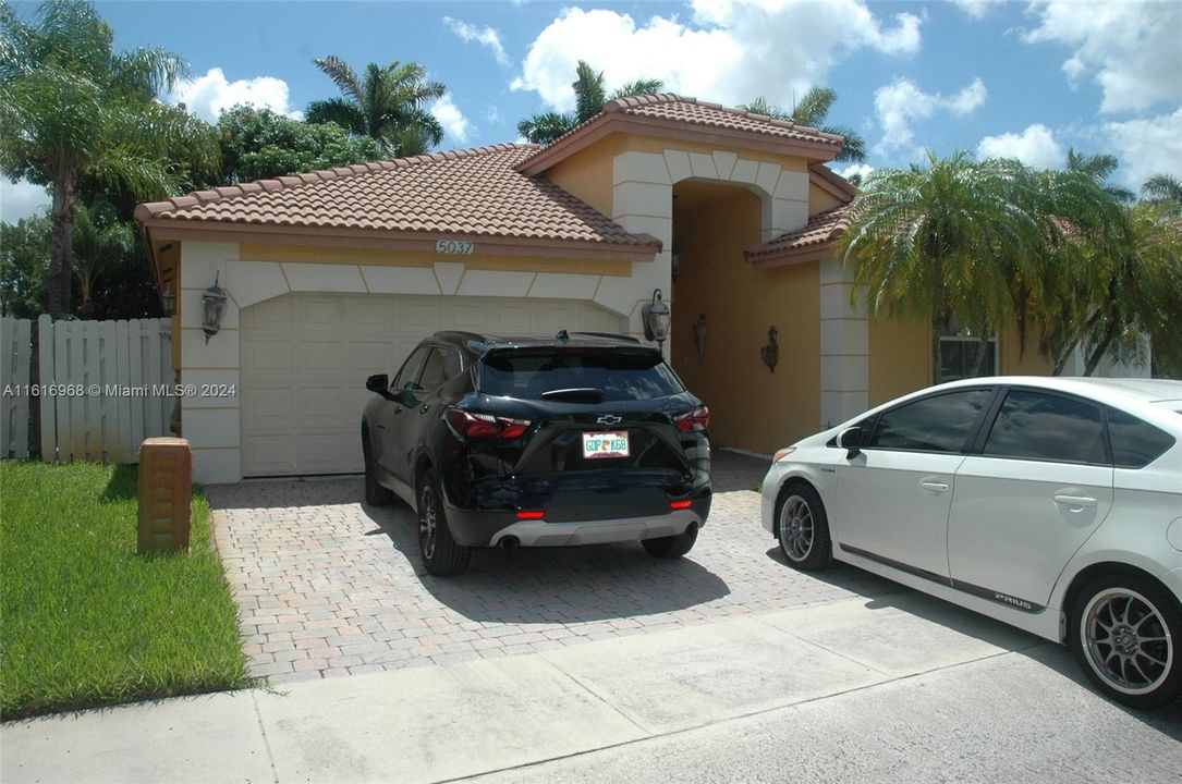 Active With Contract: $619,900 (3 beds, 2 baths, 1760 Square Feet)