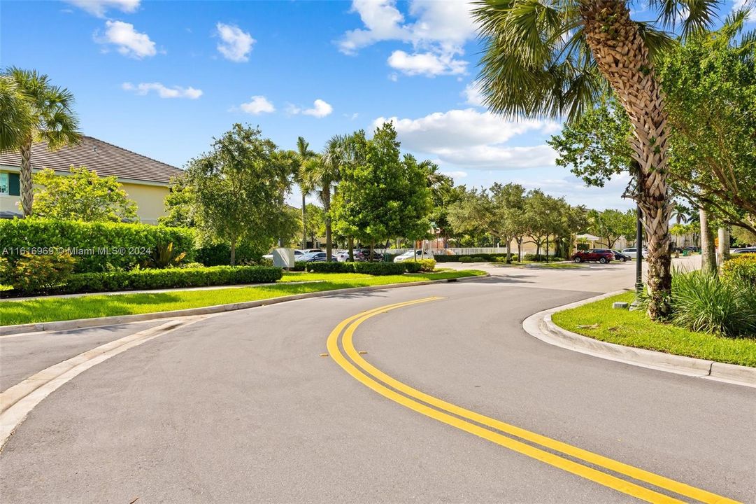 For Sale: $519,995 (3 beds, 2 baths, 1724 Square Feet)