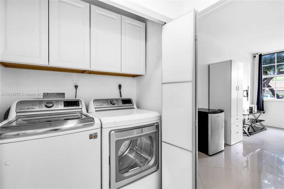 For Sale: $550,000 (2 beds, 2 baths, 1180 Square Feet)