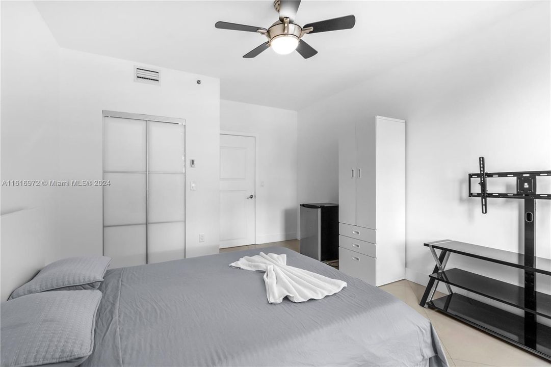 For Sale: $550,000 (2 beds, 2 baths, 1180 Square Feet)