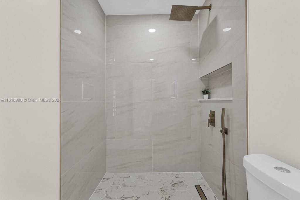 待售: $550,000 (3 贝兹, 1 浴室, 1025 平方英尺)