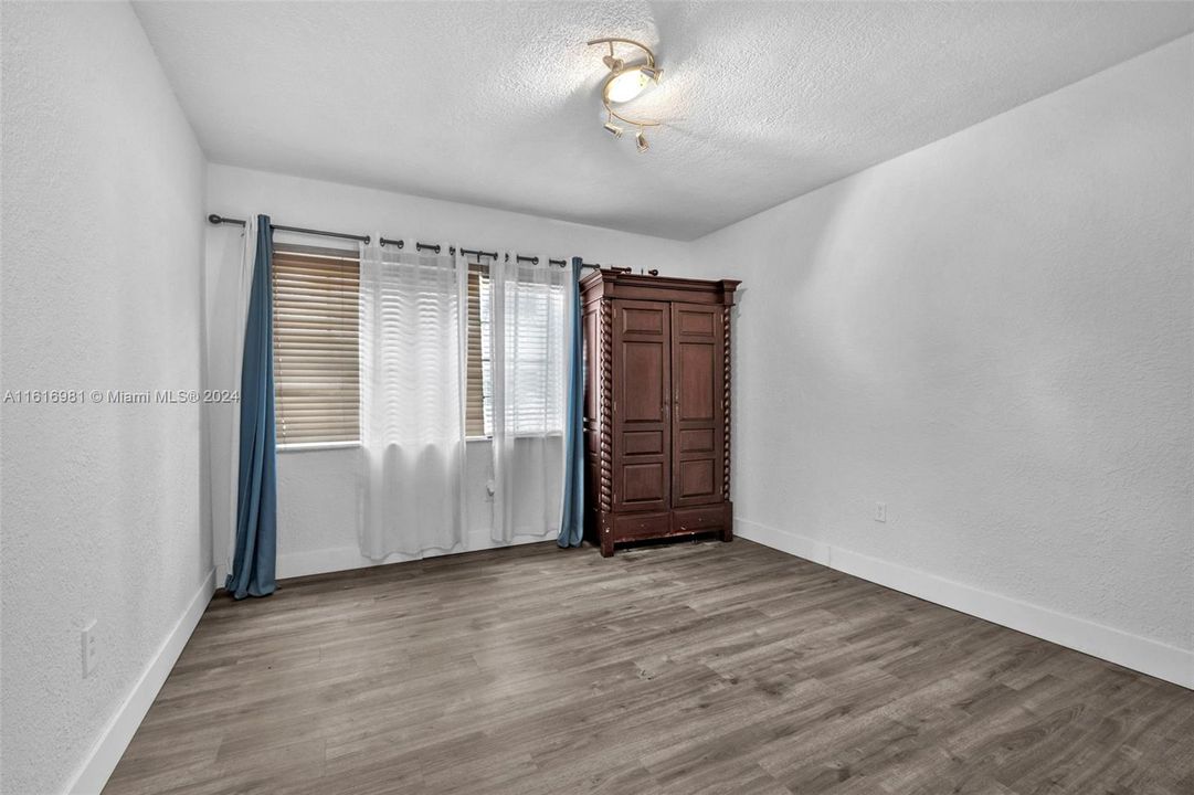 For Rent: $3,000 (2 beds, 2 baths, 1057 Square Feet)