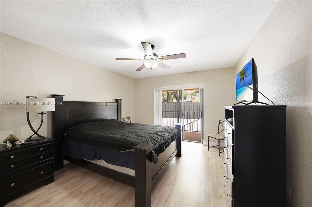 For Sale: $455,000 (2 beds, 2 baths, 1275 Square Feet)