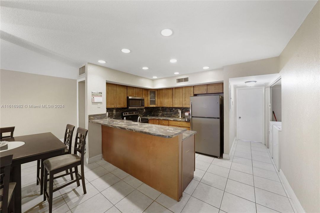 For Sale: $455,000 (2 beds, 2 baths, 1275 Square Feet)