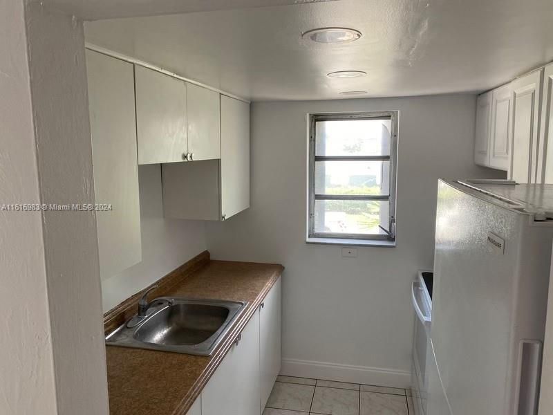 For Rent: $1,800 (1 beds, 1 baths, 898 Square Feet)