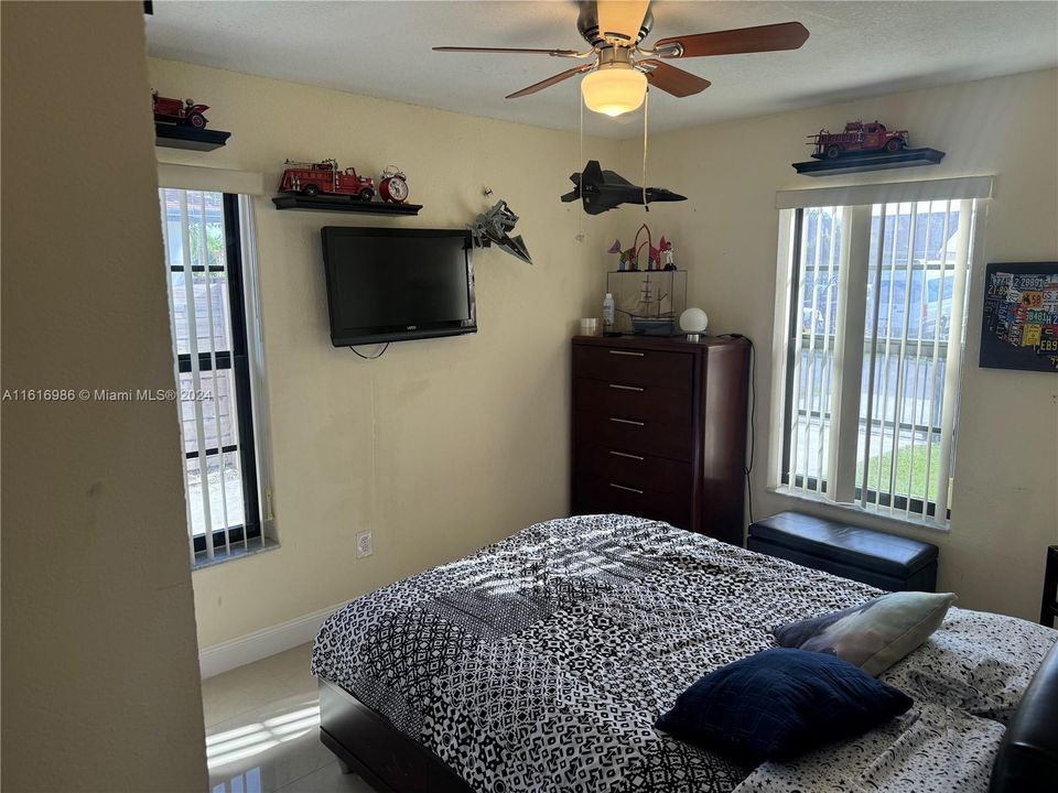 For Rent: $3,650 (4 beds, 2 baths, 1565 Square Feet)