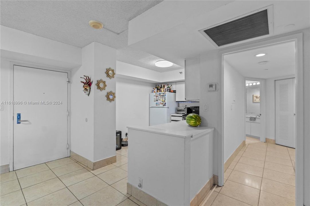 For Sale: $445,000 (2 beds, 2 baths, 1181 Square Feet)