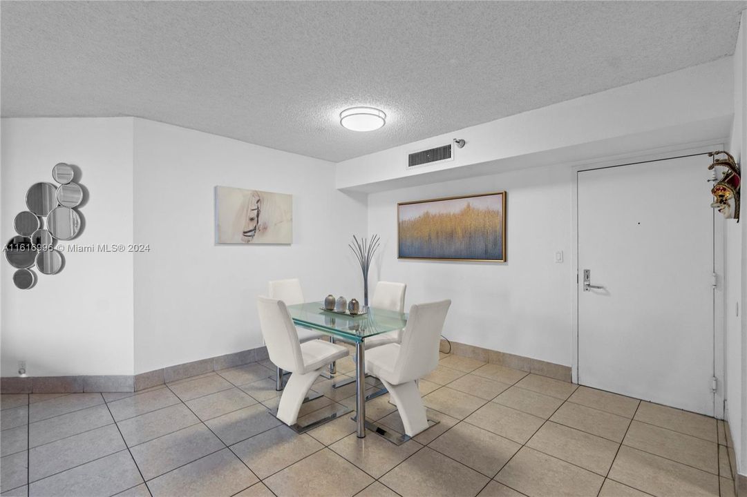 For Sale: $445,000 (2 beds, 2 baths, 1181 Square Feet)