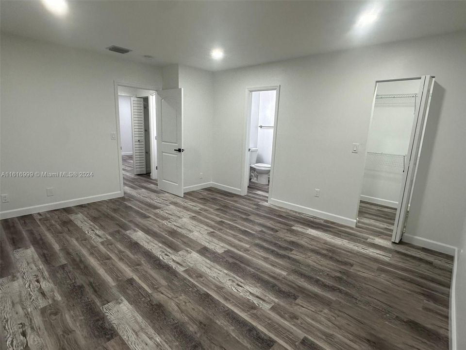 For Rent: $3,200 (3 beds, 2 baths, 1200 Square Feet)