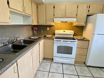 For Sale: $155,000 (2 beds, 2 baths, 1100 Square Feet)