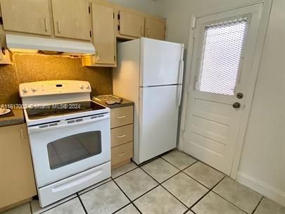 For Sale: $155,000 (2 beds, 2 baths, 1100 Square Feet)