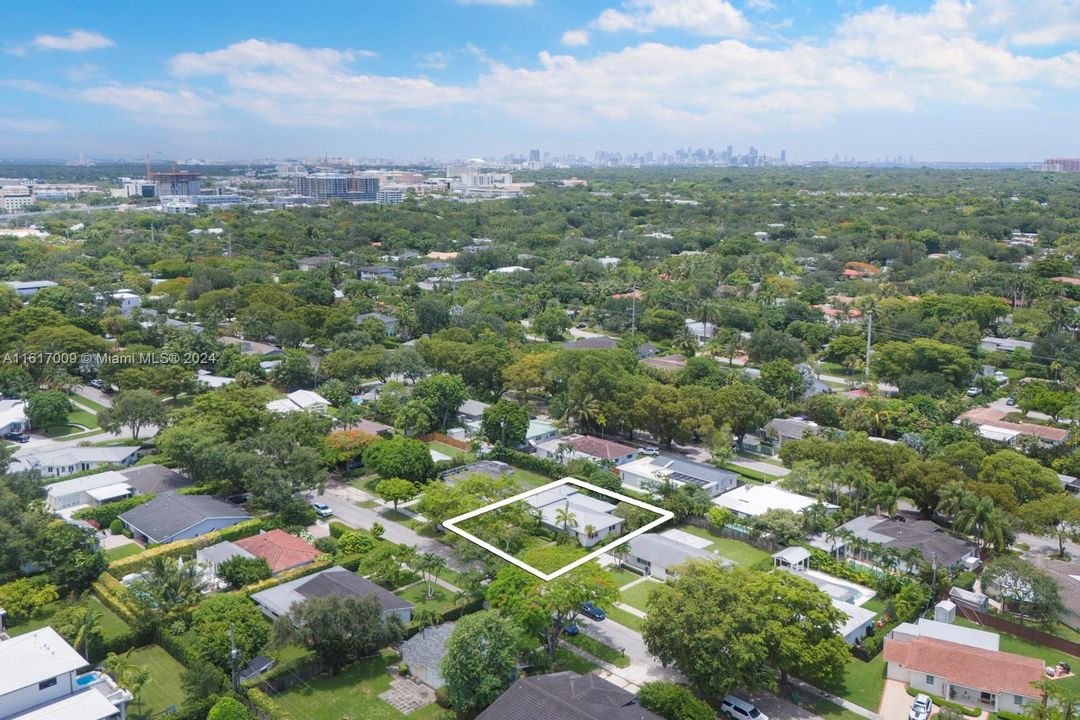 Active With Contract: $1,089,000 (3 beds, 2 baths, 1621 Square Feet)