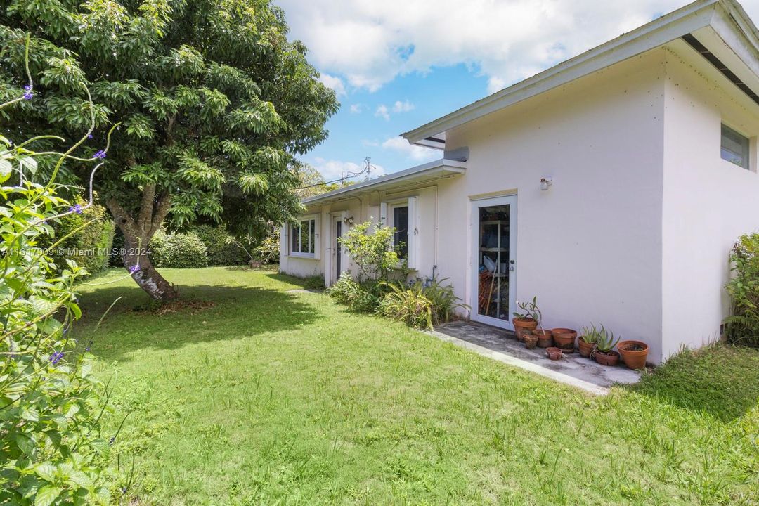 For Sale: $1,089,000 (3 beds, 2 baths, 1621 Square Feet)