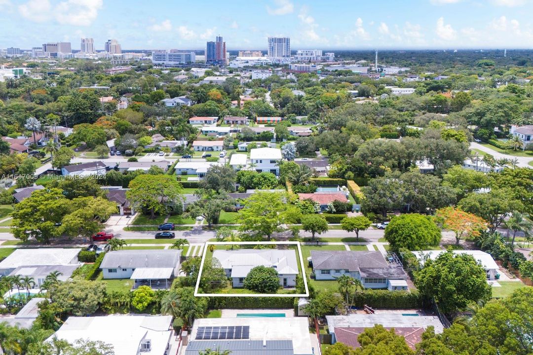 Active With Contract: $1,089,000 (3 beds, 2 baths, 1621 Square Feet)