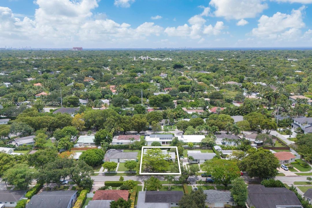 Active With Contract: $1,089,000 (3 beds, 2 baths, 1621 Square Feet)