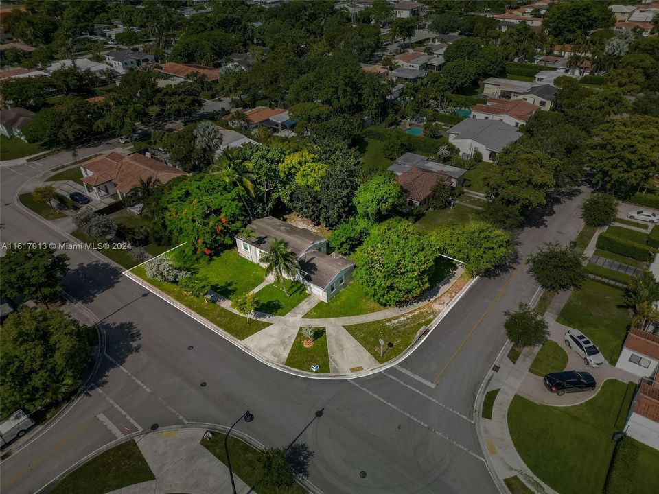 For Sale: $819,000 (3 beds, 1 baths, 1154 Square Feet)