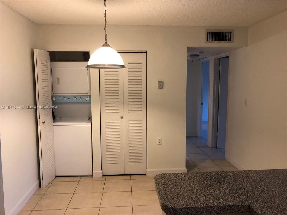 For Rent: $2,350 (2 beds, 2 baths, 870 Square Feet)