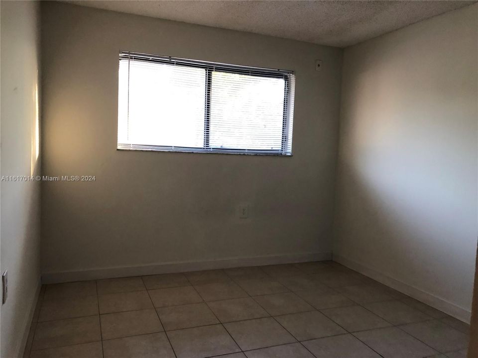 For Rent: $2,350 (2 beds, 2 baths, 870 Square Feet)