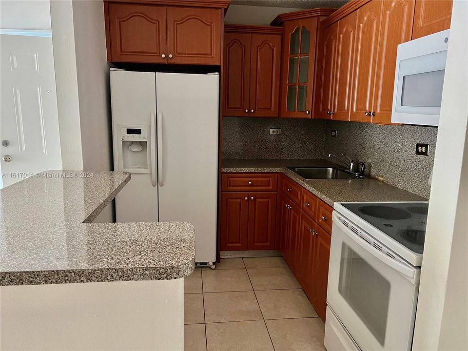 For Rent: $2,350 (2 beds, 2 baths, 870 Square Feet)