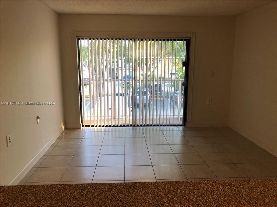 For Rent: $2,350 (2 beds, 2 baths, 870 Square Feet)