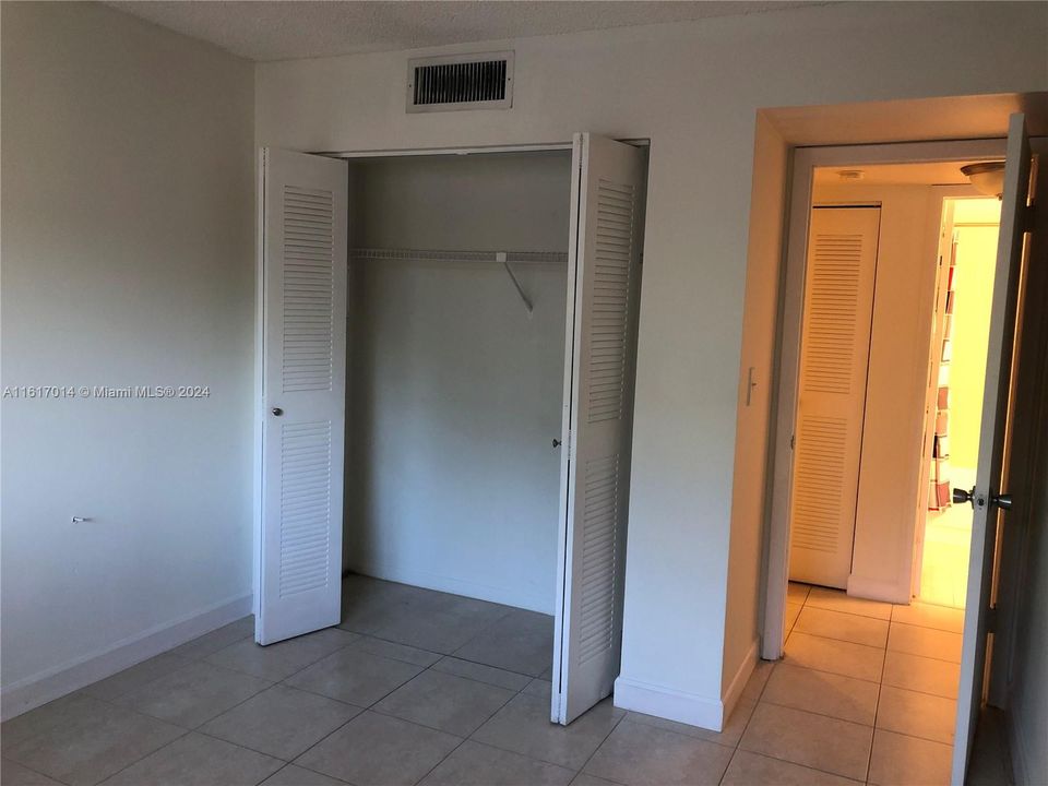 For Rent: $2,350 (2 beds, 2 baths, 870 Square Feet)