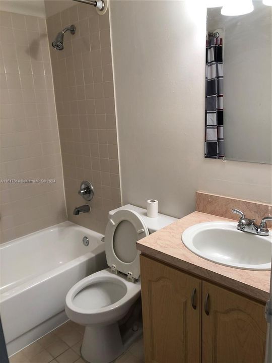 For Rent: $2,350 (2 beds, 2 baths, 870 Square Feet)