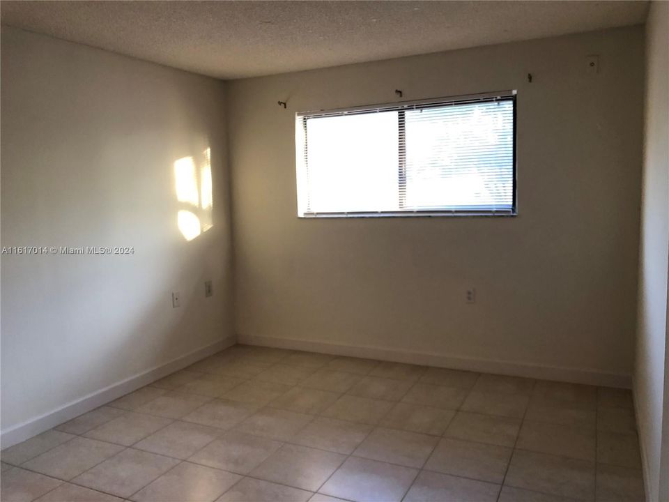 For Rent: $2,350 (2 beds, 2 baths, 870 Square Feet)